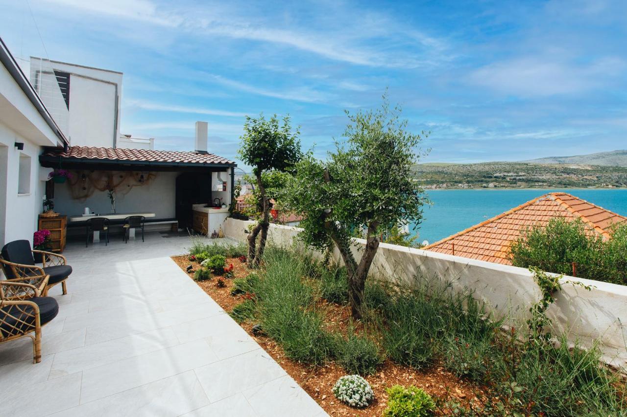 Villa Magna - Seaside Villa With Pool And Sauna Trogir Exterior foto